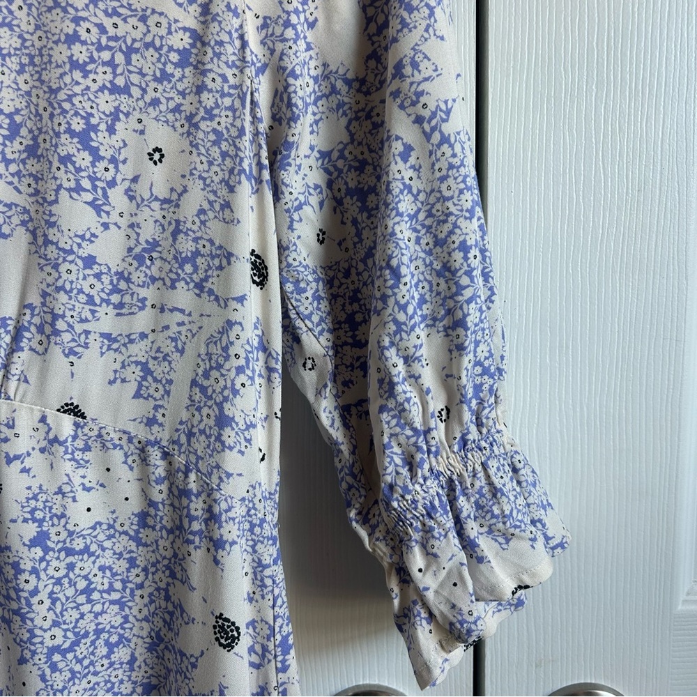 Nobody’s Child white and purple half sleeve floral midi dress - Picture 5 of 10